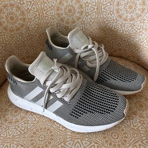 Adidas swift run “talcs”